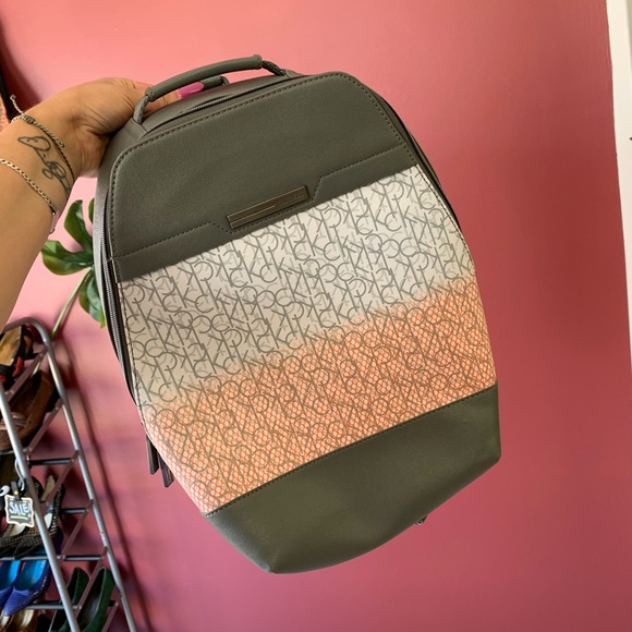 Calvin Klein Shoulder Bag - Picture 5 of 7